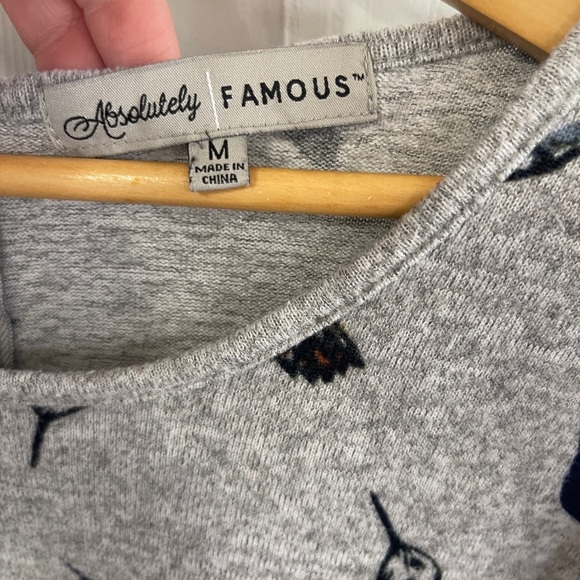 Absolutely Famous Med Gray Blue Hummingbird Print Thin Sweater Grandmacore - Picture 3 of 8